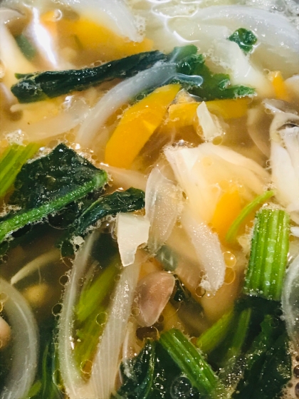 冷蔵庫に青梗菜がなかったのでほうれんそうを入れました。
簡単で美味しかったです。