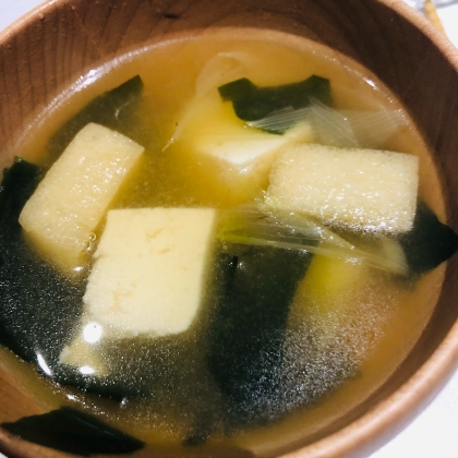 我が家の定番！豆腐とわかめの味噌汁