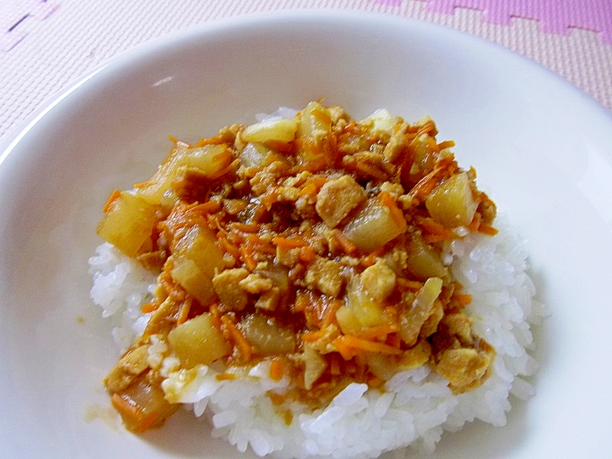 レンジで簡単♪豚挽き肉とおからの大根カレー