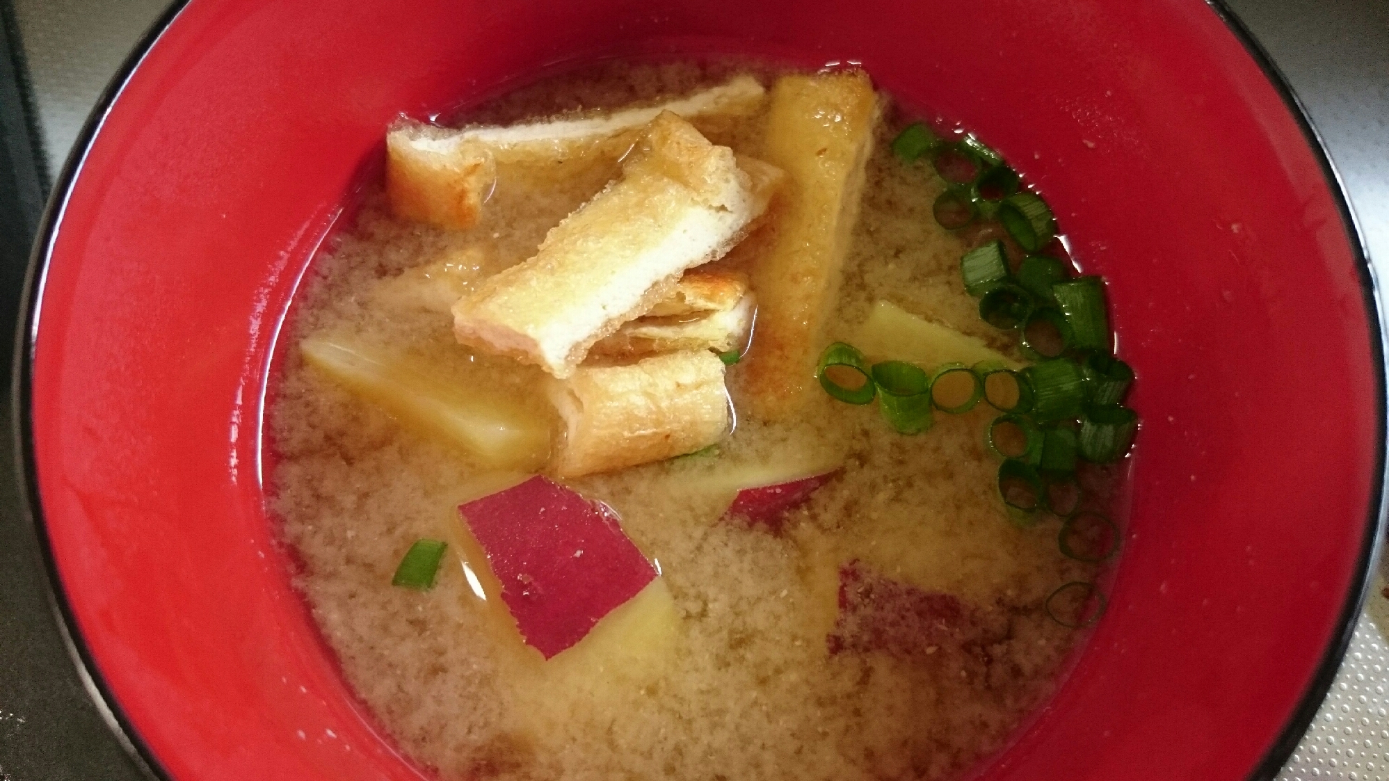 さつま芋とカリカリお揚げの味噌汁