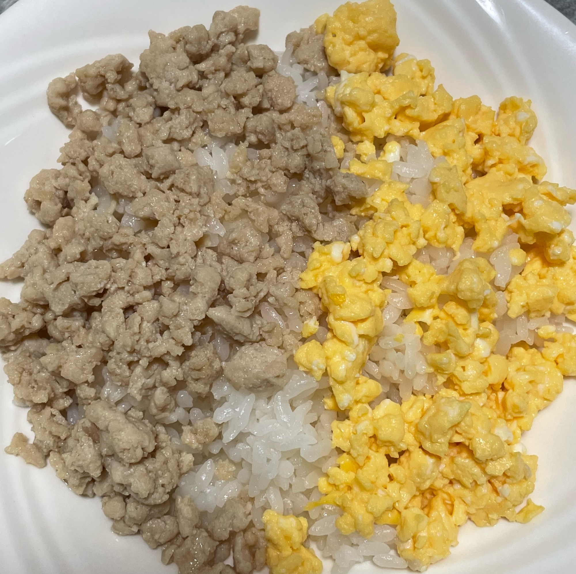 二色丼 鶏そぼろ いりたまご