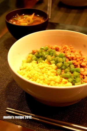 胸肉で☆彩りキレイな三色丼☆