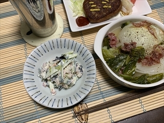 ほっき貝サラダにきゅうり…までは味が想像できましたがここにお海苔っ！それが入る事によってあら不思議！？回転寿司チェーンのサラダ軍艦の味でした楽しい変化をゴチソ様