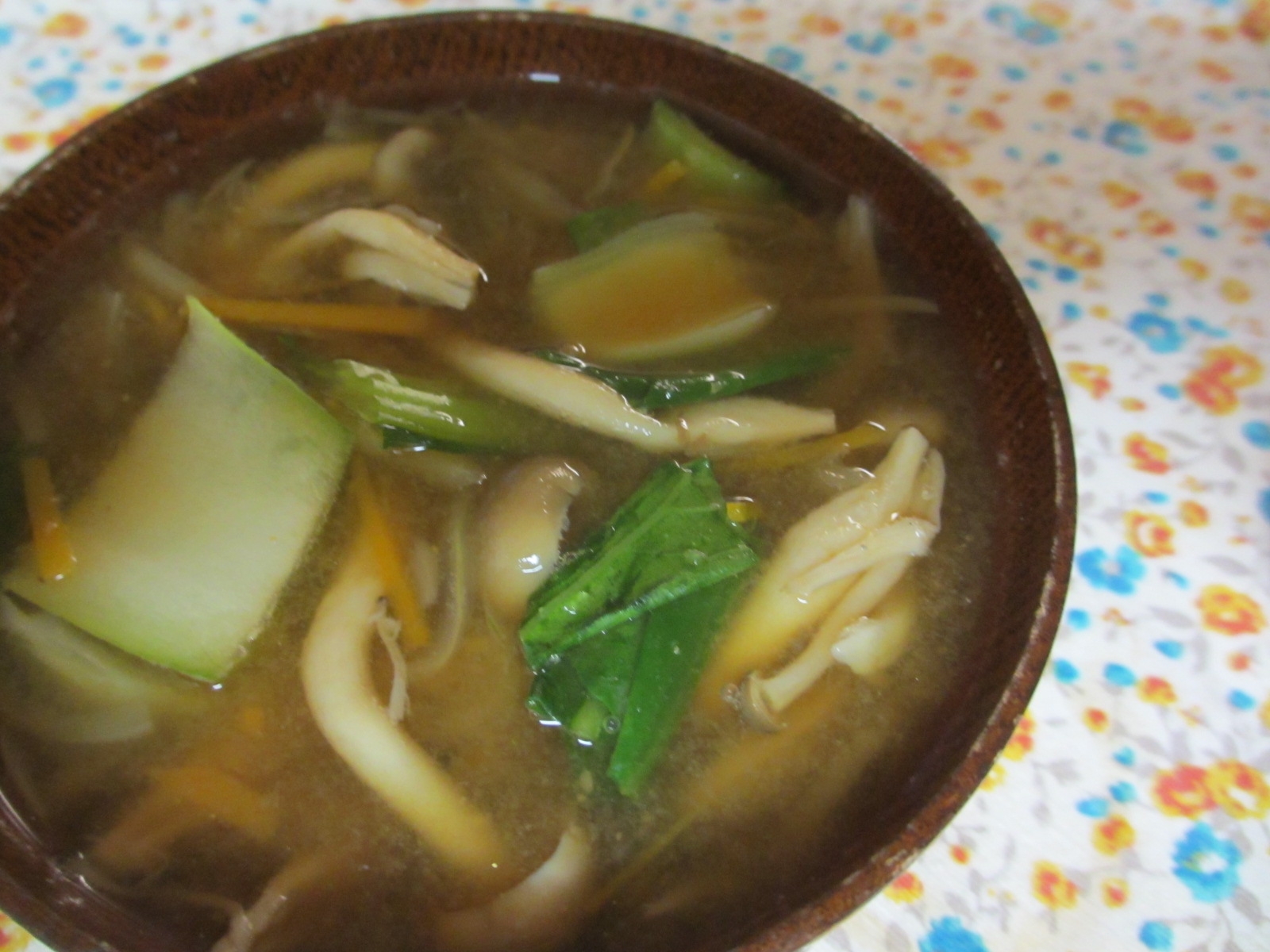 青梗菜としめじの味噌スープ