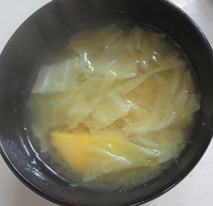 さつま芋とキャベツのお味噌汁