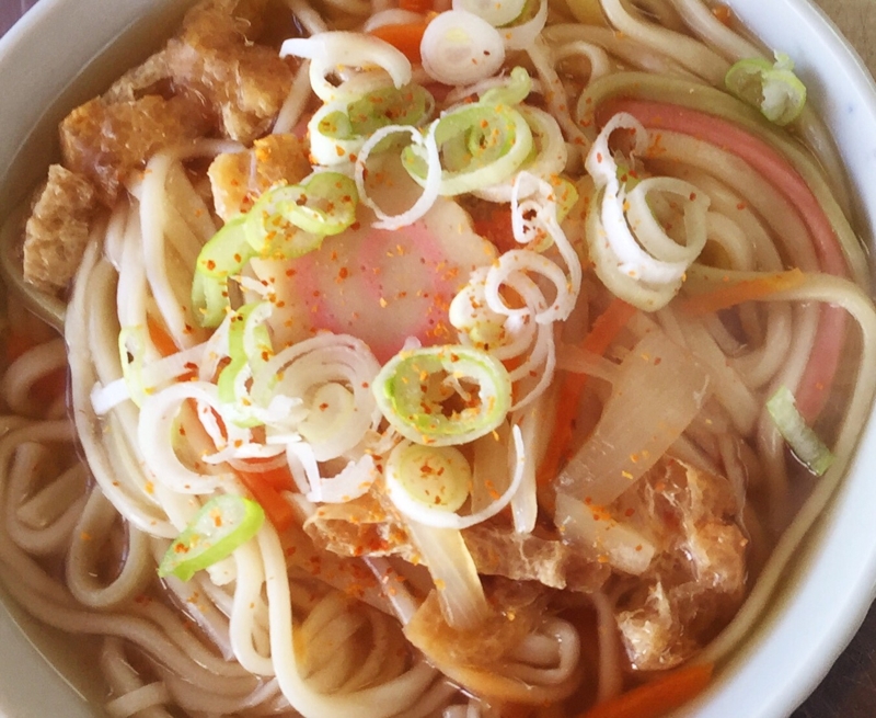 あつあつ！油揚げと野菜の煮込みうどん