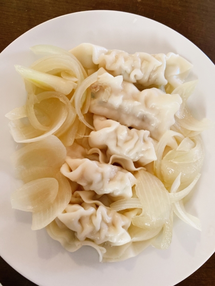 チルド餃子ともやしの蒸し焼き