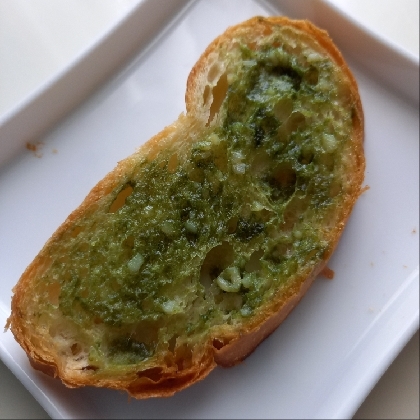 dhanu 築さ〜ん♪
バタールで失礼します(*ﾉ>ᴗ<)
大麦若葉が気にならないニンニンバターのパンチ(o ^0^)＝＝〇ΞΞΞ(*皿* )
にノックダウン❣