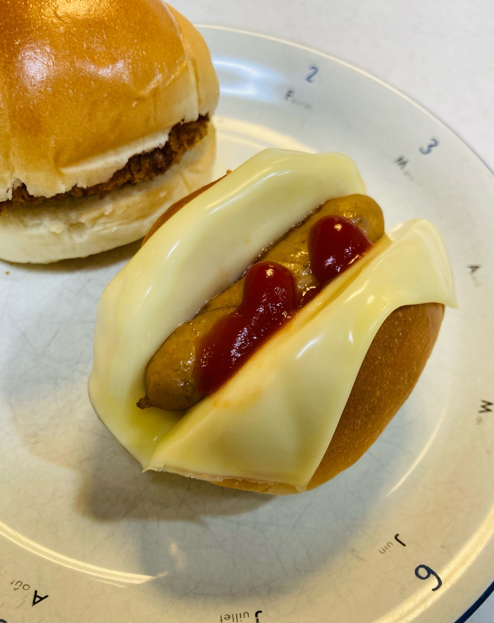 子供が好きな　ホットドッグ　クリスマスの朝にも