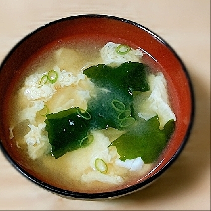 たまご・わかめ・ねぎの味噌汁