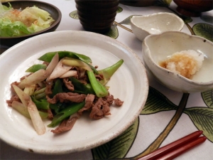 大根おろし醤油でいただく牛肉と白ネギ炒め