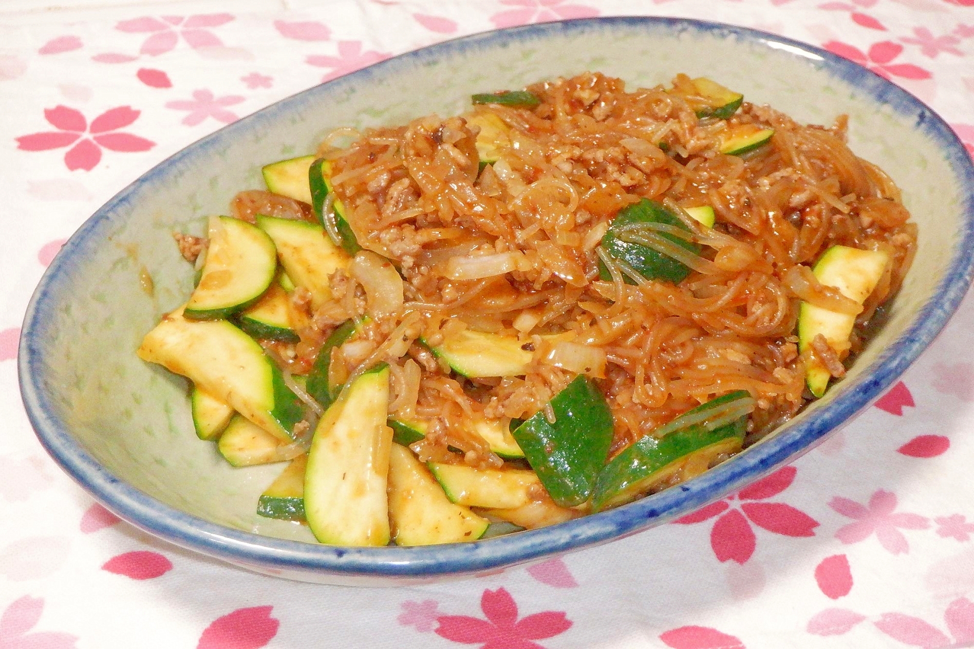 簡単♪黒麻婆豆腐の素で麻婆ズッキーニ春雨