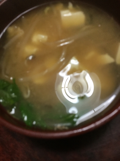 豆腐ともやし、エノキの具だくさん味噌汁