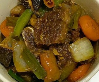 骨付きカルビの醤油煮込み