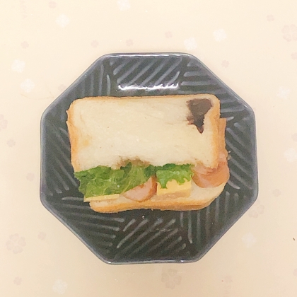 ボロニアソーセージとチーズのマフィンサンドꕤ୭*