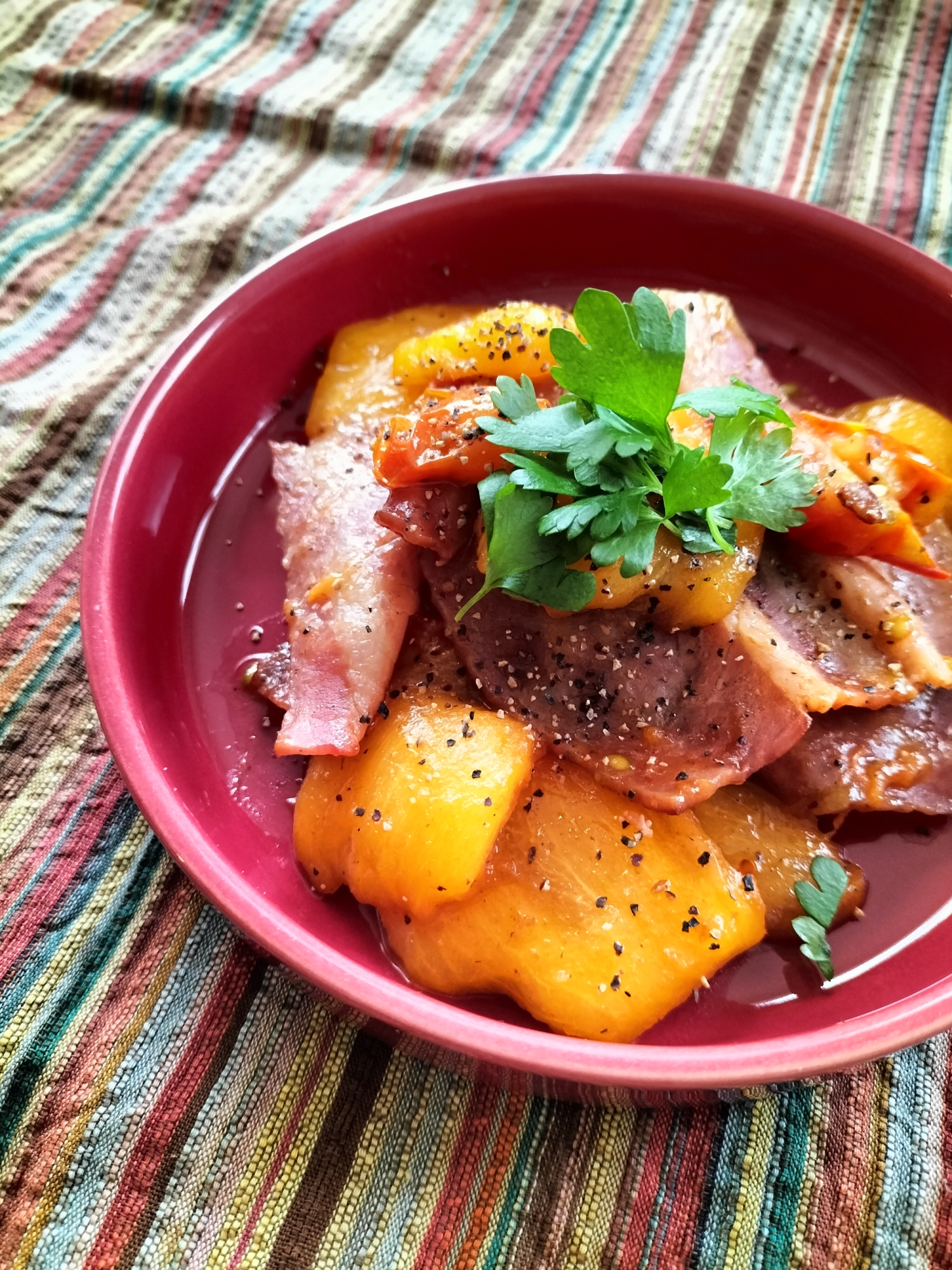 秋の一皿♪柿と香ばしベーコンのトマト炒め♪