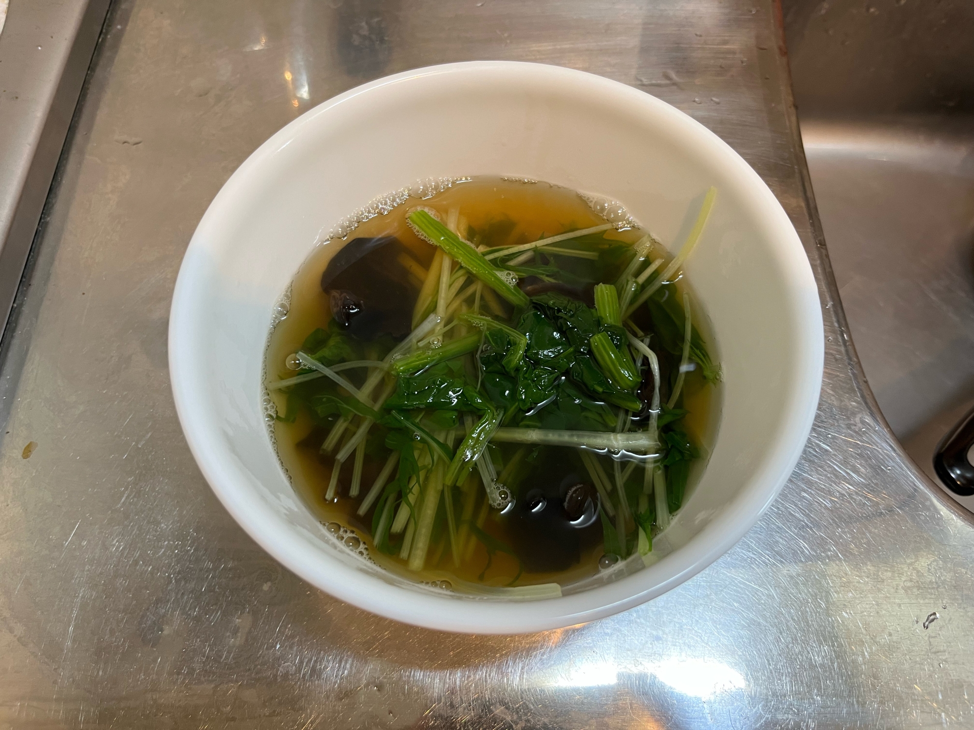 水菜ときくらげとほうれん草の鍋風スープ