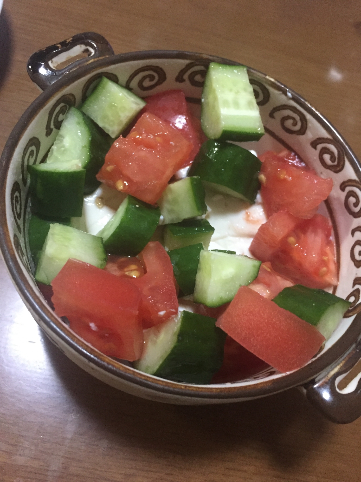 トマトときゅうりと豆腐