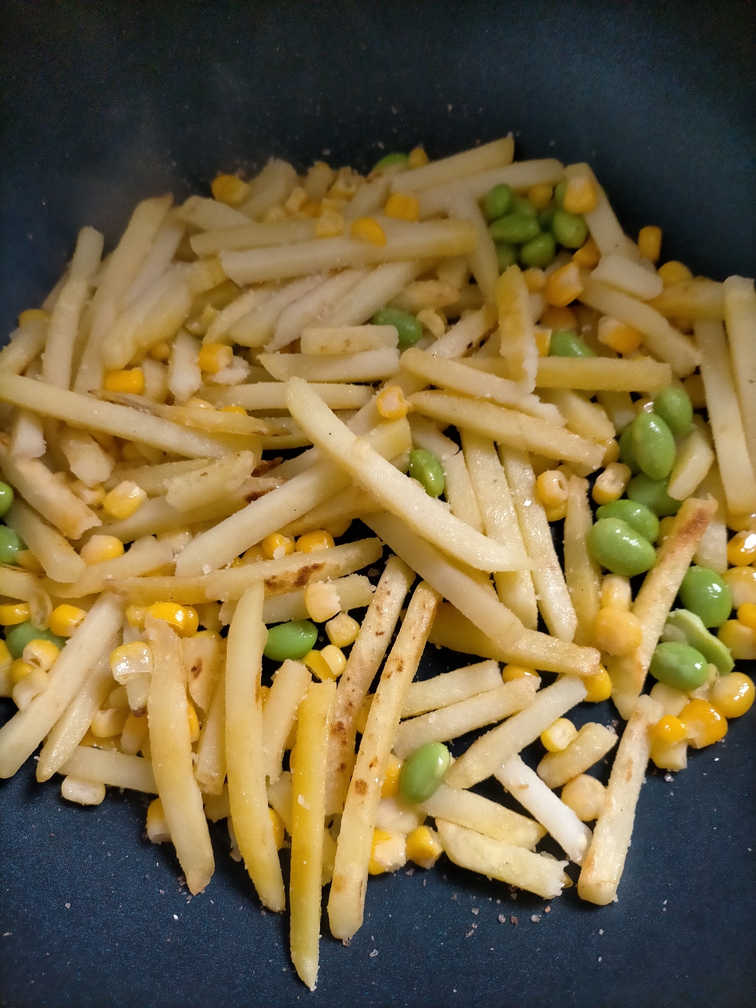 ステーキの付け合せに　ポテトとコーンと枝豆のソテー