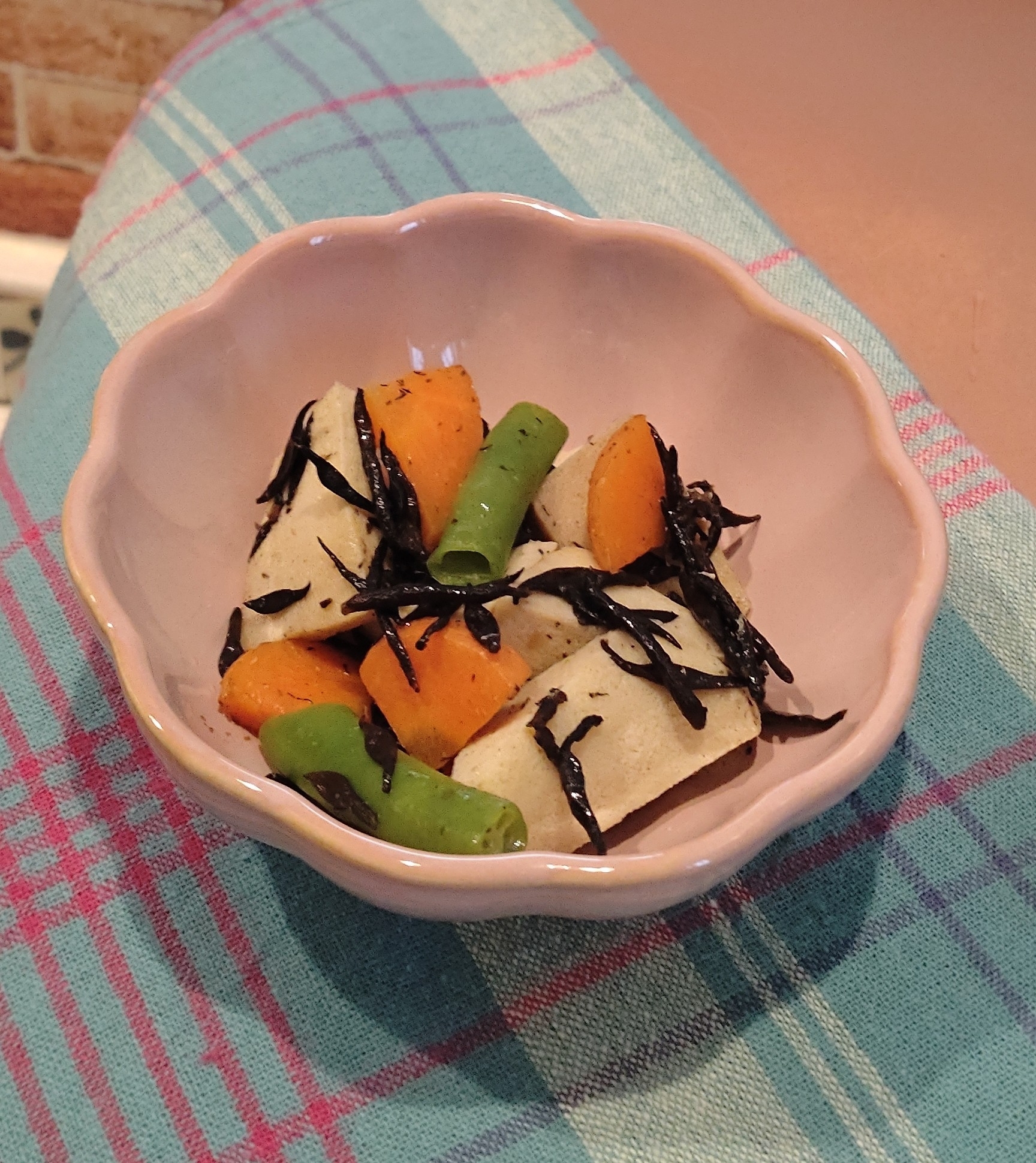 高野豆腐とひじきの煮物