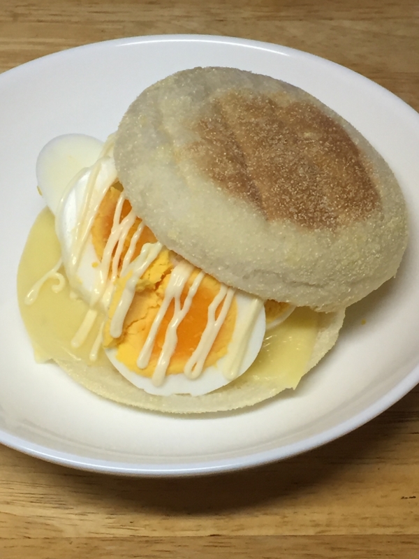 チーズとゆでたまご イングリッシュマフィン♪