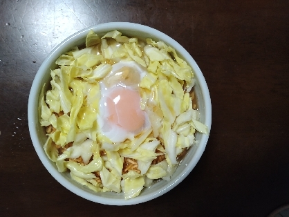 芯に近いキャベツなので色が黄色です。キャベツのおかげでいつもよりあっさり食べれました！ごま油もすごくおいしかったです！