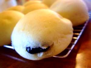 黒豆の甘いパン　～ホシノ天然酵母～