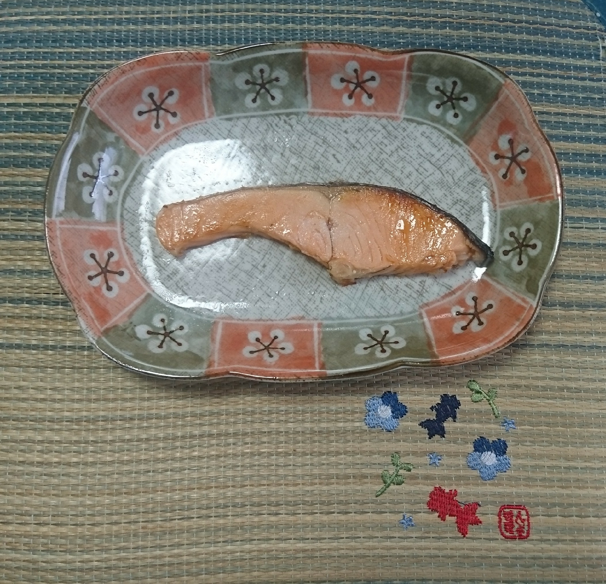 冷凍鮭をすぐにフライパン1つ使って解凍→焼き鮭