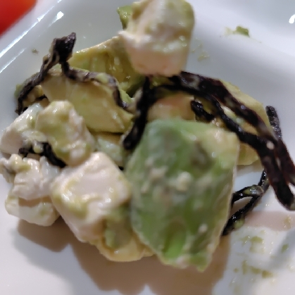 アボカドと国産チーズの塩昆布和え