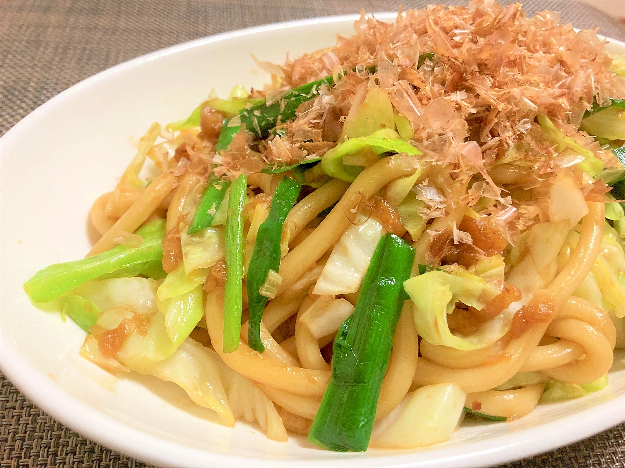 キャベツとにらの焼きうどん(にんにくVer.)