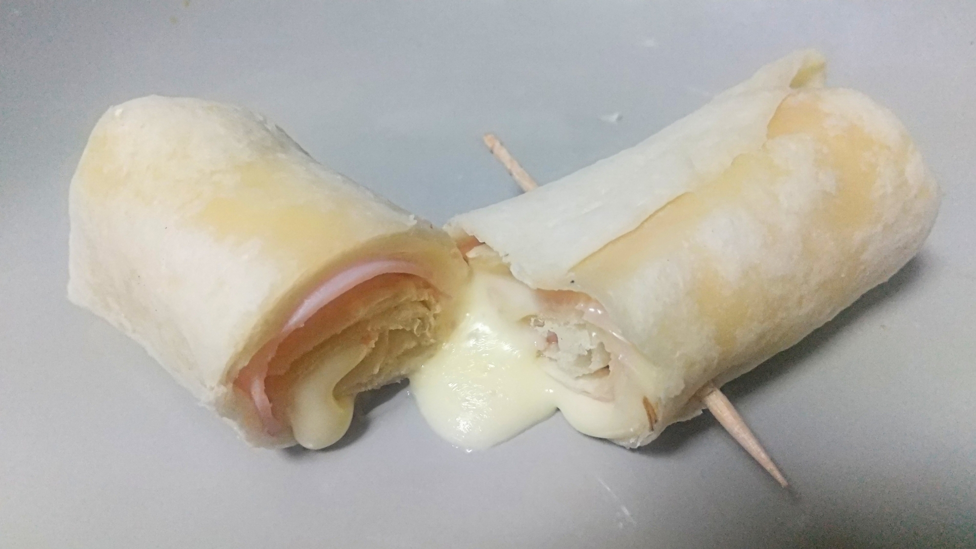 超かんたん！5分でできるとろ〜りチーズブリトー