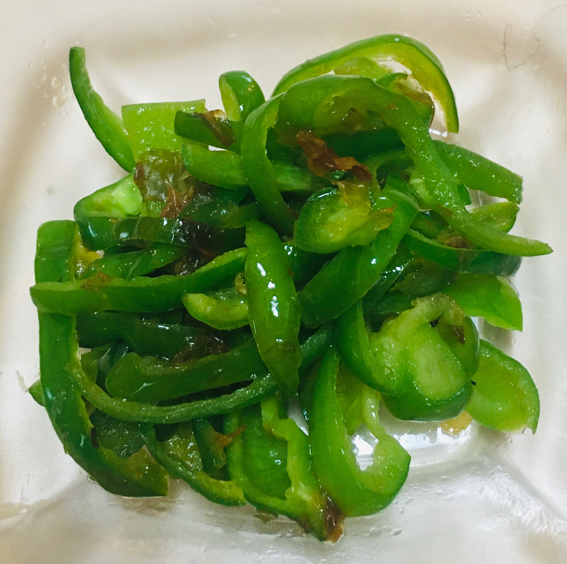 ピーマンと鰹節の麺つゆ炒め