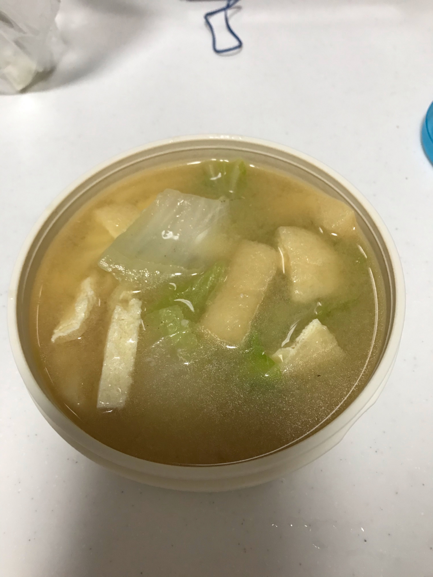 温かい！白菜と油揚げの味噌汁！