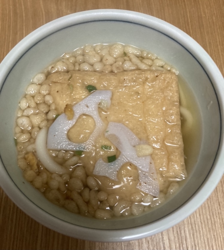 レンコンと油揚げ、天かすの温うどん