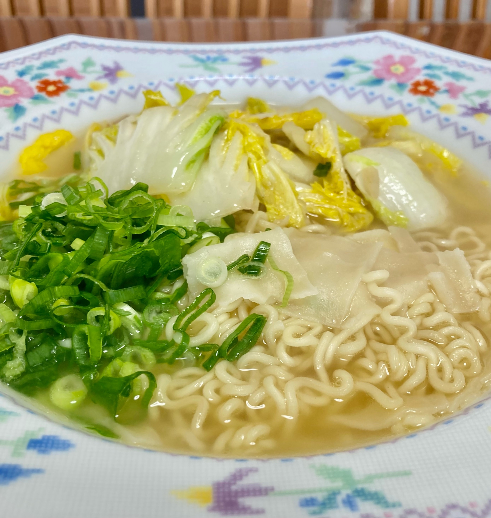 ストックしていた牛すじの煮汁で作った☆ワンタンメン