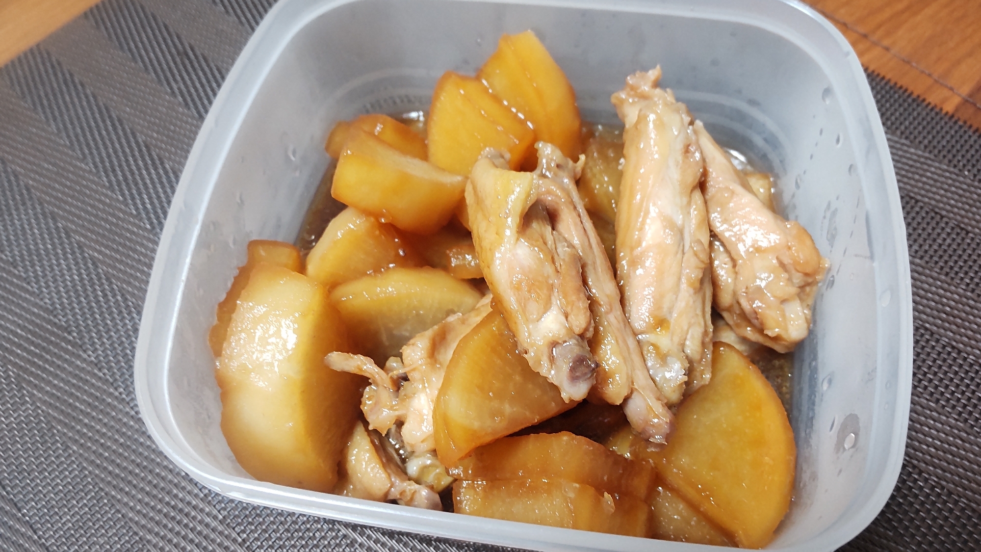 手羽中と大根の煮物