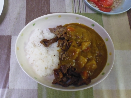 夏のカレーは美味しいですね。卵を入れるので濃い目に作ってます＾＾