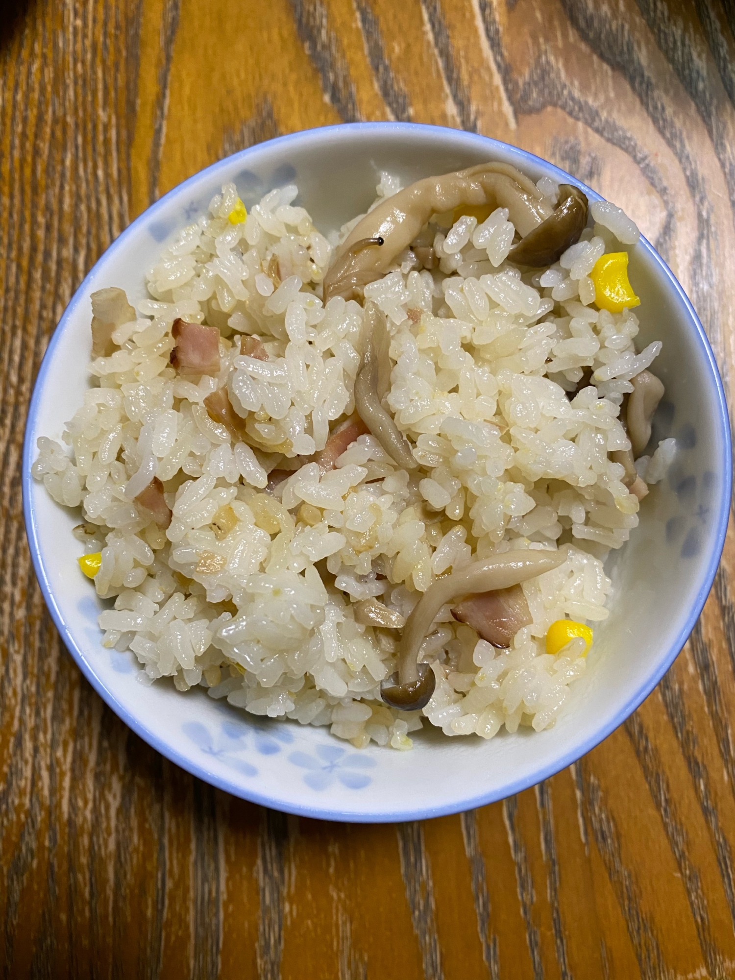 秋の味覚！バター香るきのこご飯