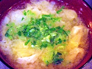 白菜と大根葉のお味噌汁