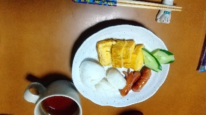 学級閉鎖で預かった孫の朝ご飯に作りました！
我が家も卵焼きは甘めが好みです(^o^)/
レシピに感謝致します♡♪♡