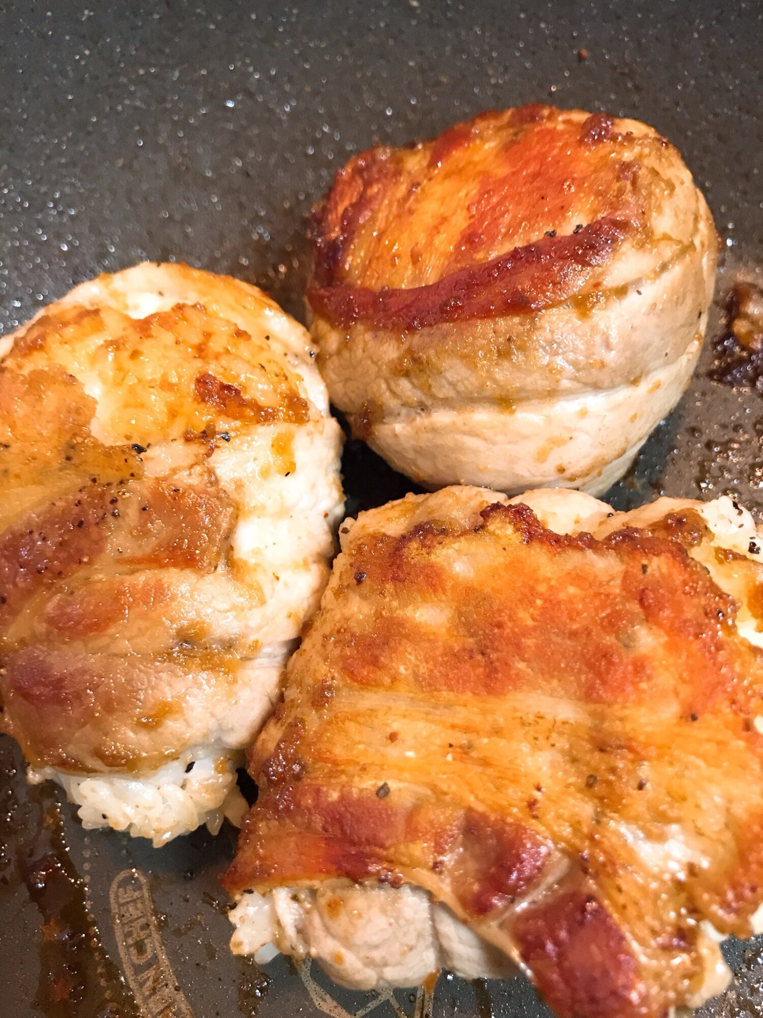 焼肉のタレで♡ペッパー肉巻きおにぎり レシピ・作り方 by