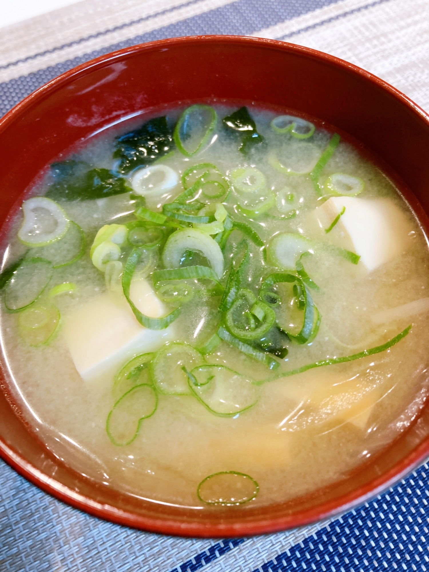 ネギ入り！玉ねぎと豆腐、わかめのみそ汁♡