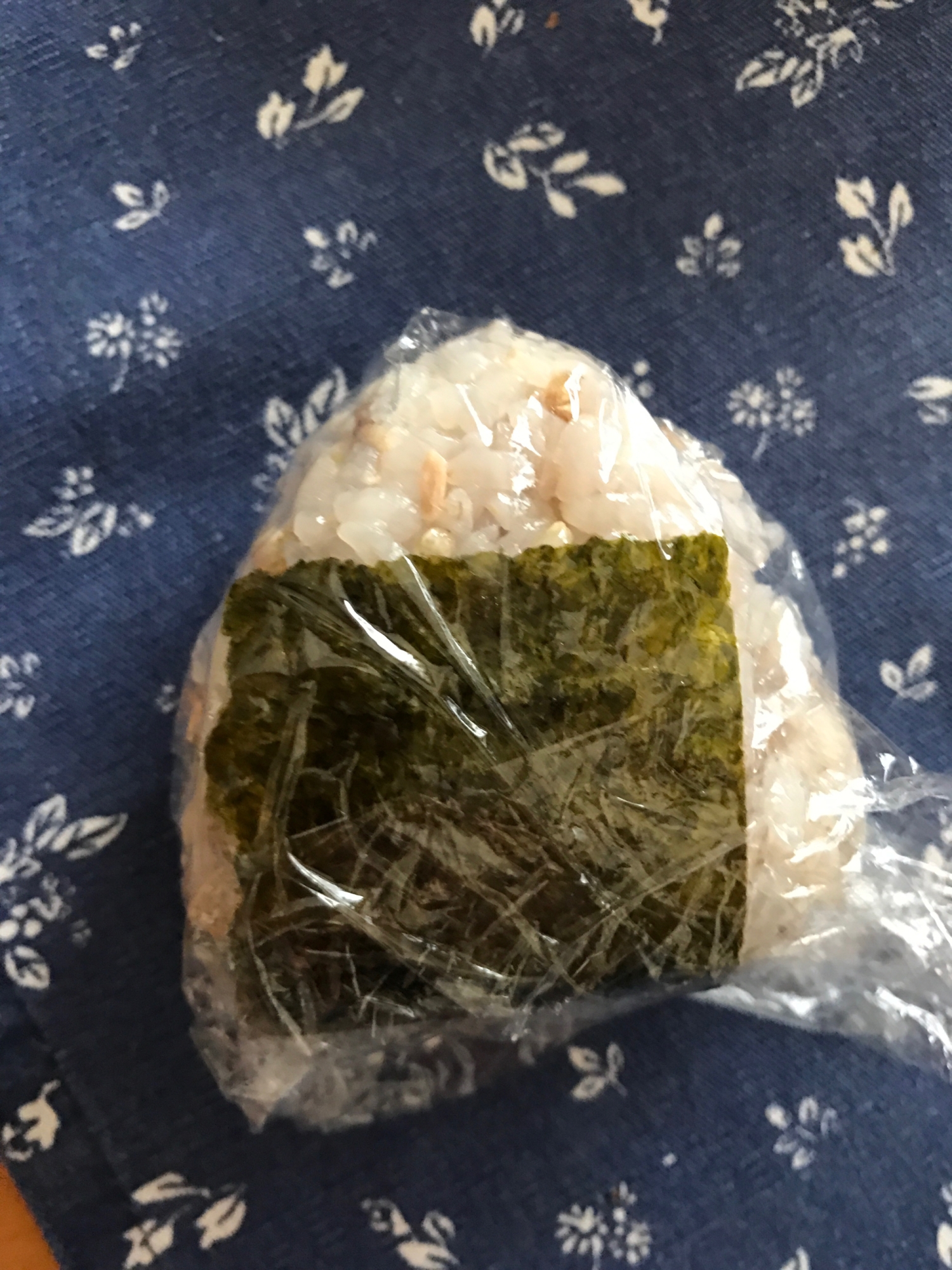 柚子風味！ツナマヨ雑穀おむすび