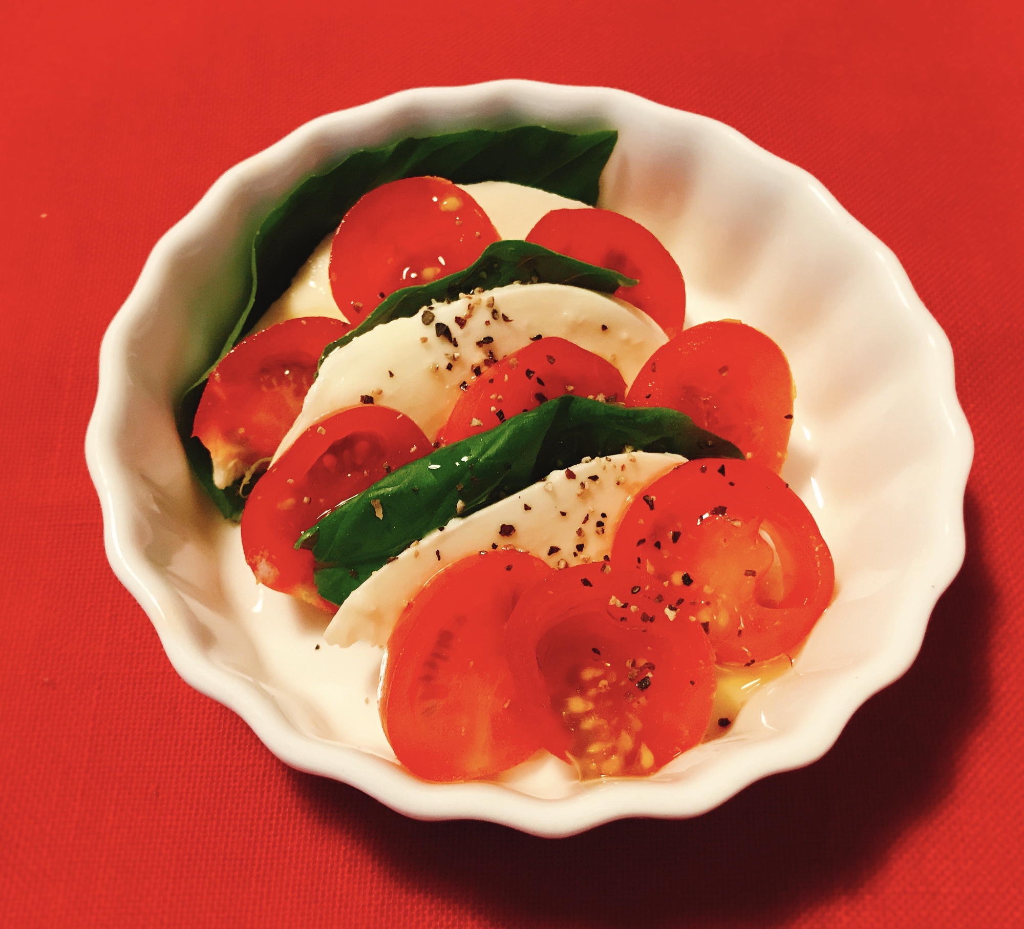 クリスマス ミニトマトとモッツァレラのカプレーゼ レシピ 作り方 By Cocopoteito 楽天レシピ