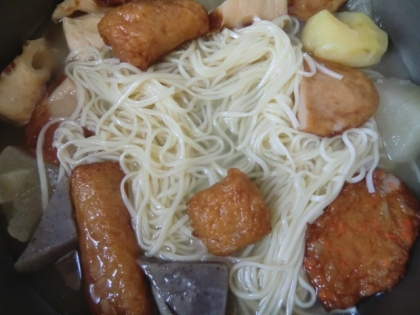 二日目は煮込みうどんおでん鍋