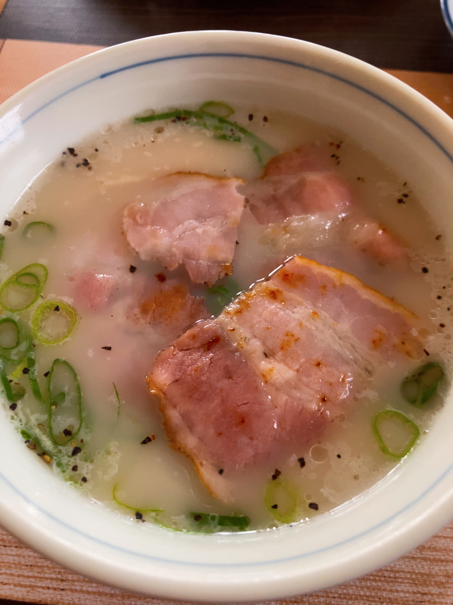 焼きベーコン豚骨ラーメン