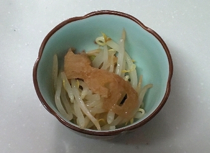 今日はこちら✨鶏皮が変な形で(汗)鶏皮から出る脂で炒めるエコなレシピで、とてもおいしい小鉢ができました♥️今日は冷たい強い風が吹きましたね(/o＼)暖かい夜を☆