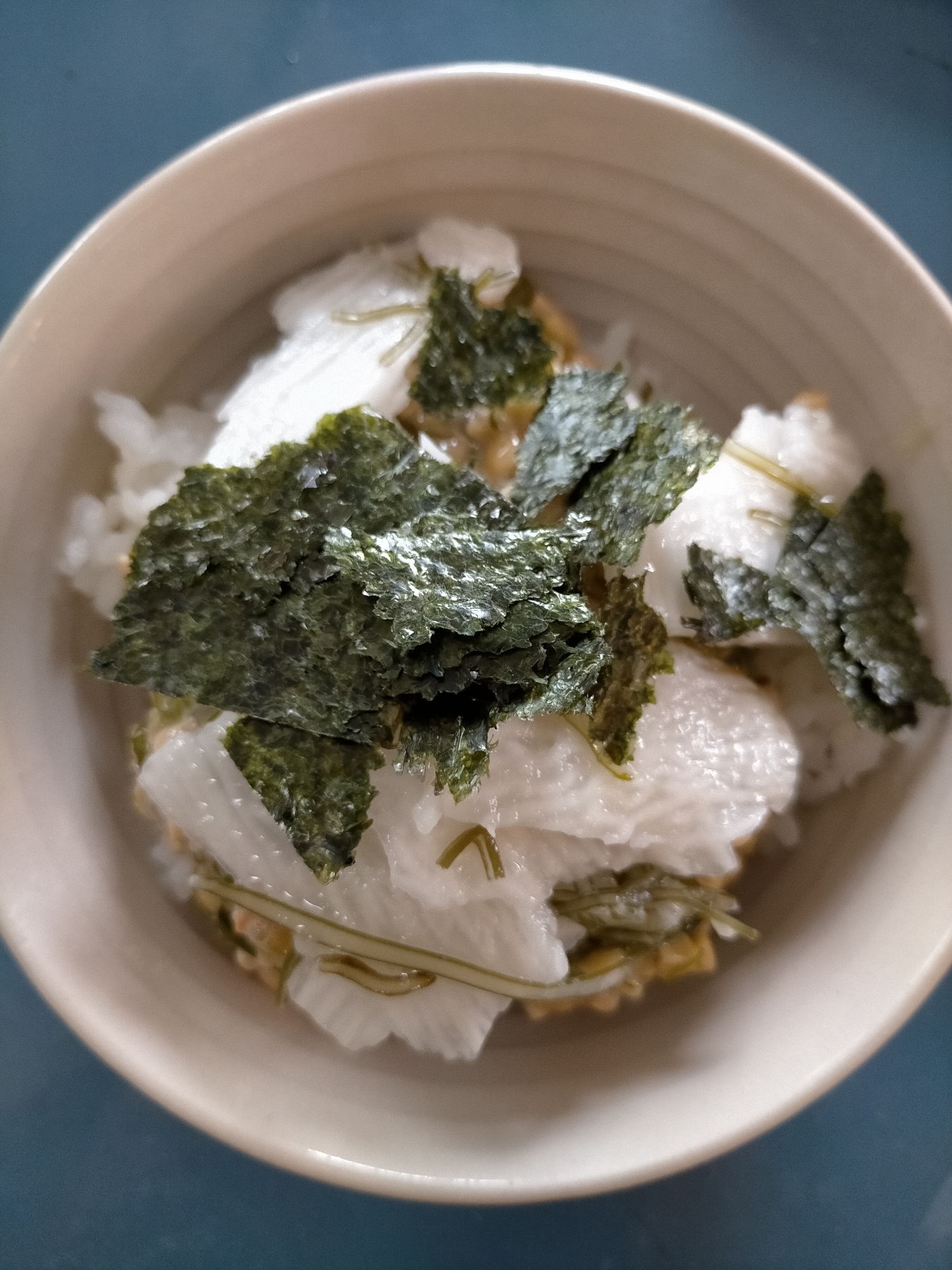 納豆と山芋とめかぶのネバネバ丼