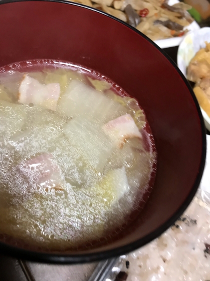 生しいたけと白菜とベーコンの中華スープ