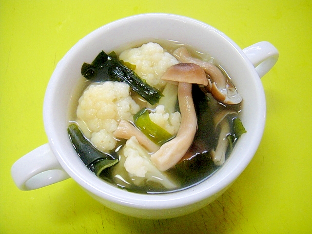 カリフラワーとワカメしめじのスープ